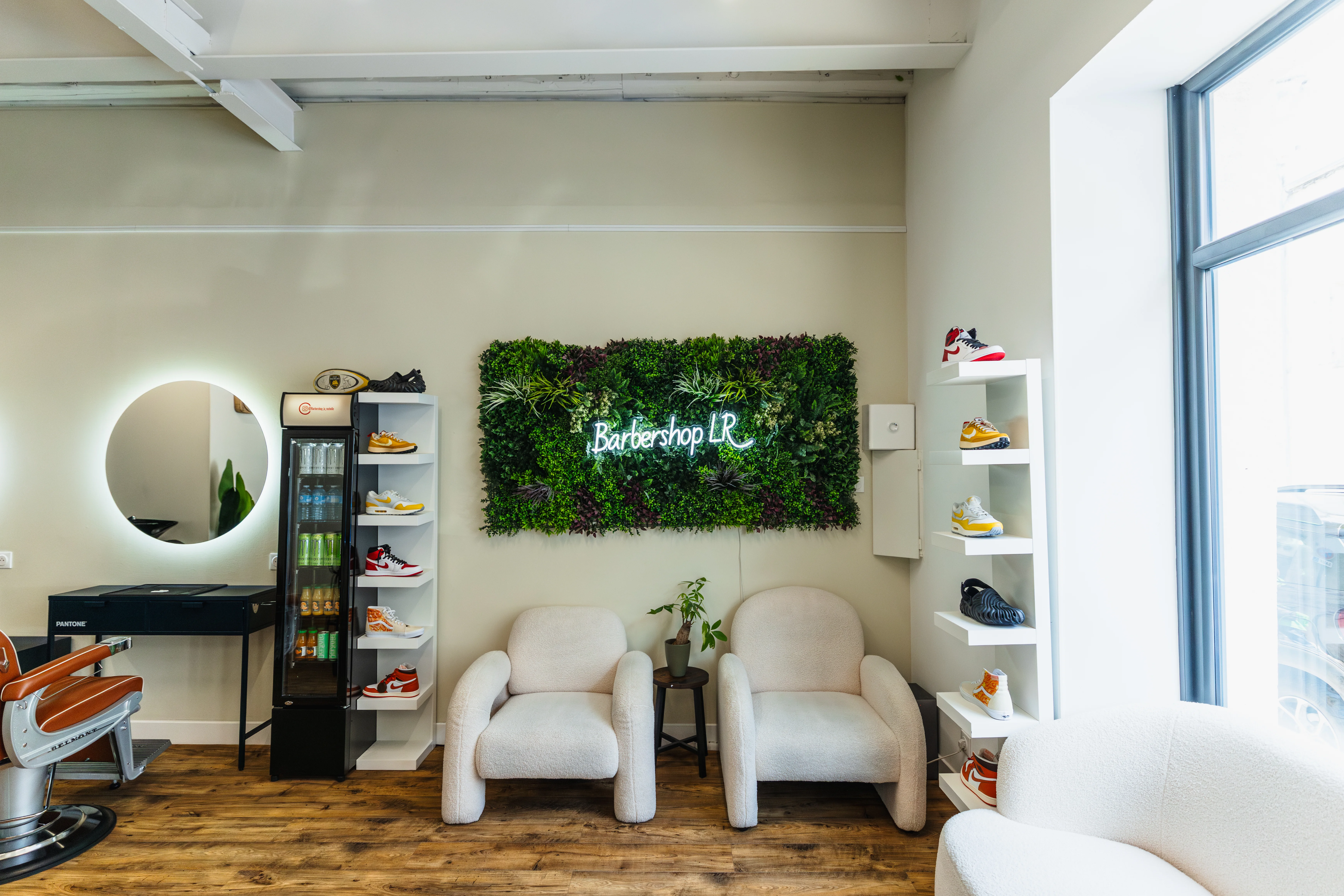 Espace d'attente et sneakers